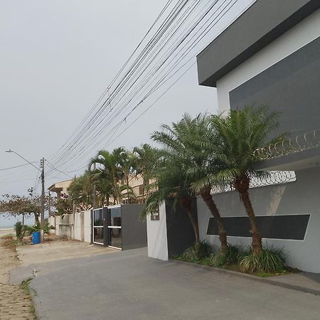 Apto Aconchegante a 20 mts do Mar e Pertinho do Centro Matinhos Exterior foto